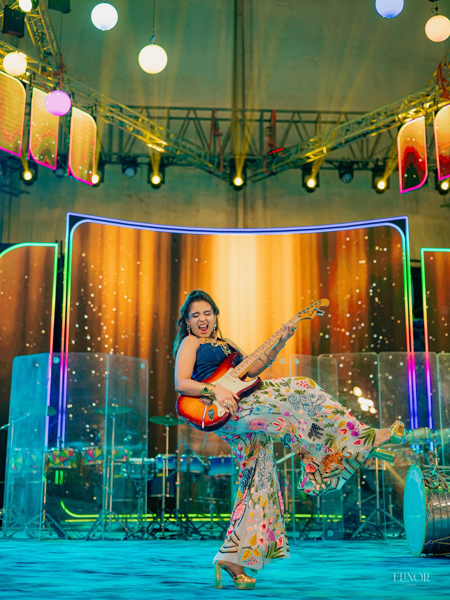 Aishwarya Majmudar live performance on stage